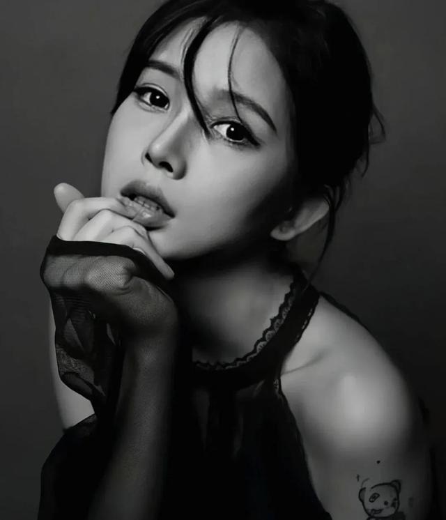 一個愿意收你紅包的女人卻只叫哥哥，一個愿意收你紅包的女人卻只叫哥哥的男人