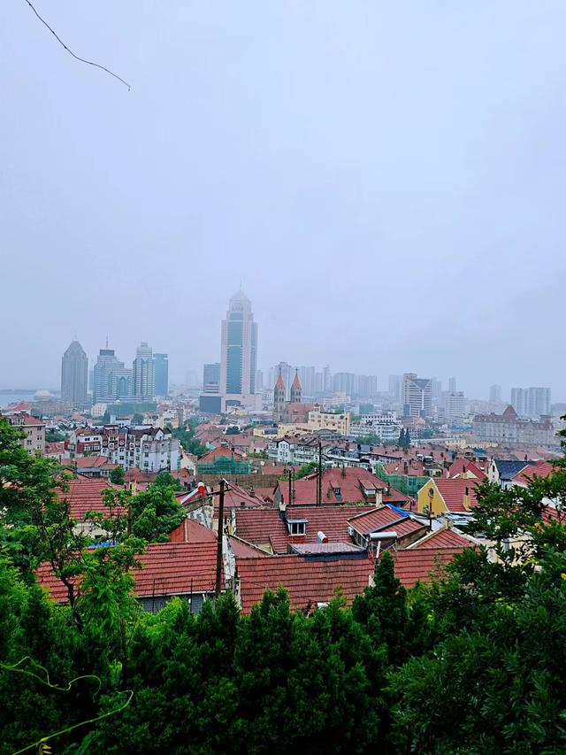 適合下雨天的朋友圈雨天唯美圖片，下雨天的句子適合發(fā)朋友圈詩(shī)句？