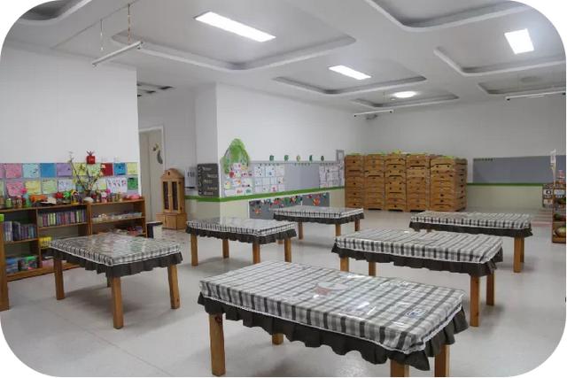 幼兒園簡介廣告宣傳圖片，幼兒園簡介宣傳欄內(nèi)容圖片