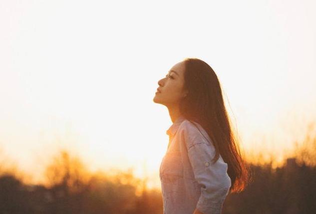 萬能的朋友圈求助的話怎么寫圖片，萬能的朋友圈圖片_求救？