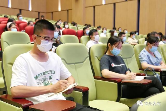 短視頻拍攝剪輯培訓(xùn)班多少錢_大概要學(xué)多久呢_，短視頻拍攝剪輯培訓(xùn)班多少錢一個(gè)月？