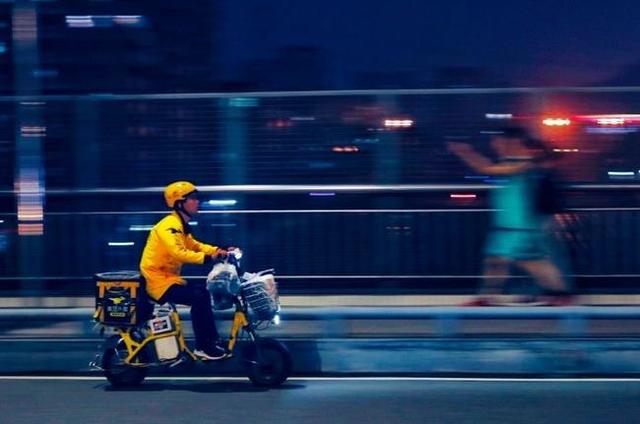 022普通人干什么行業(yè)最賺錢呢，2022普通人干什么行業(yè)最賺錢呢知乎？"