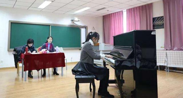 抖音上很火的恰恰舞是什么歌曲名字，抖音上很火的恰恰舞是什么歌曲來著？