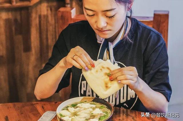 疫情期間美食朋友圈文案，分享美食朋友圈文案？