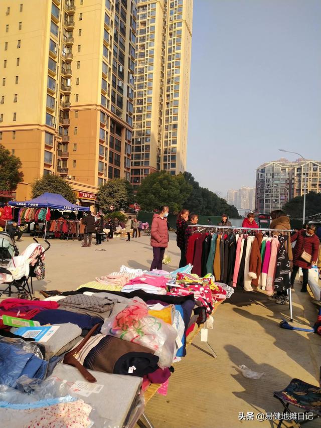 用小汽車擺攤適合做什么生意賺錢（適合小轎車的擺攤生意）