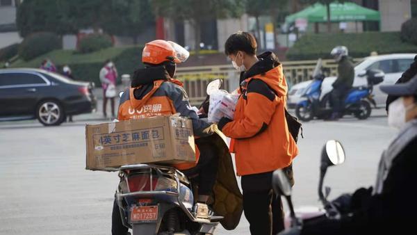 uu跑腿要買(mǎi)工作服嗎，uu跑腿可以兼職嘛？