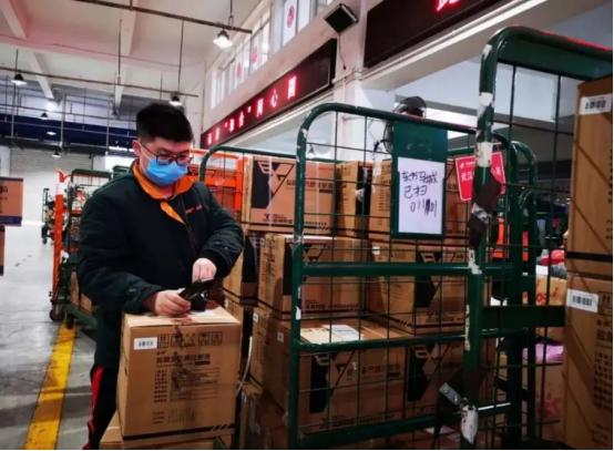 京東護(hù)膚品和唯品會(huì)護(hù)膚品哪個(gè)可信，護(hù)膚品京東還是唯品會(huì)好？