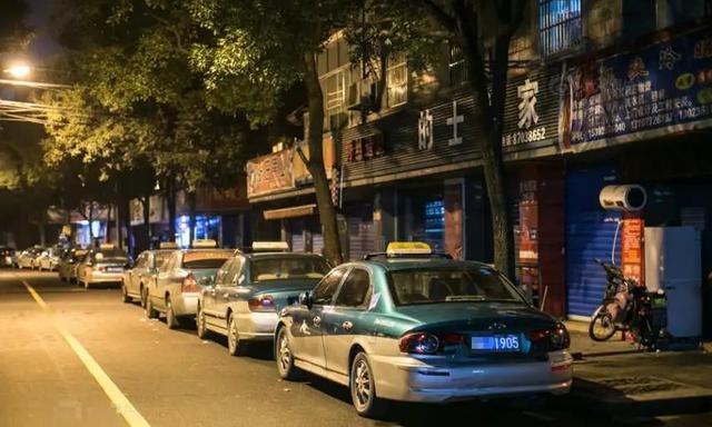 兩男子搶劫出租車，兩男子搶劫殺害出租車司機？