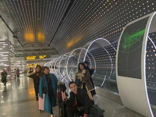女生開直播賺錢嗎（女生做什么直播掙錢）