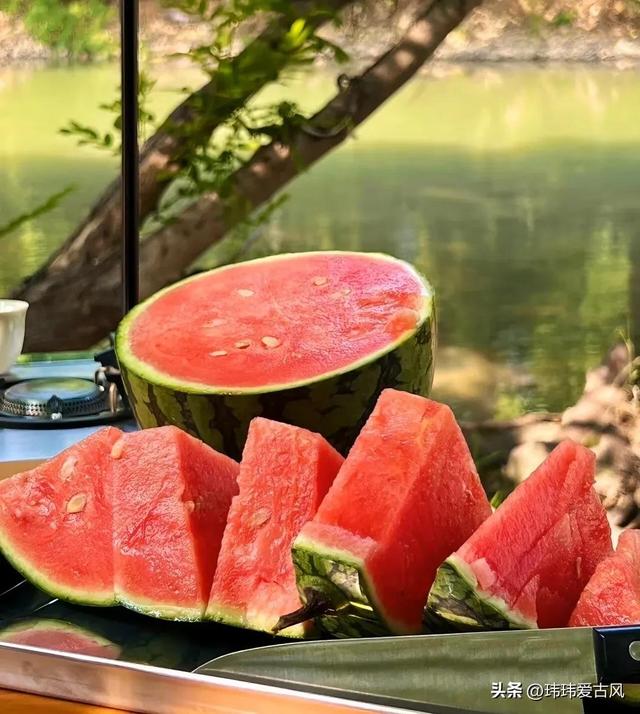 發(fā)朋友圈曬西瓜說說，西瓜甜不甜分享心情？